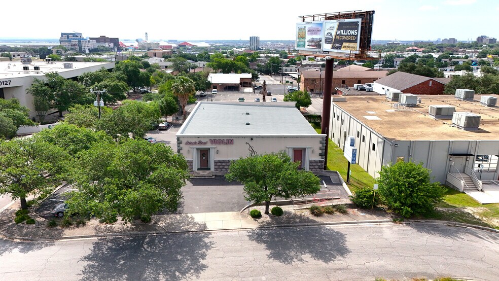 10288 San Pedro Ave, San Antonio, TX à louer - Photo de l’immeuble – Image 1 sur 8