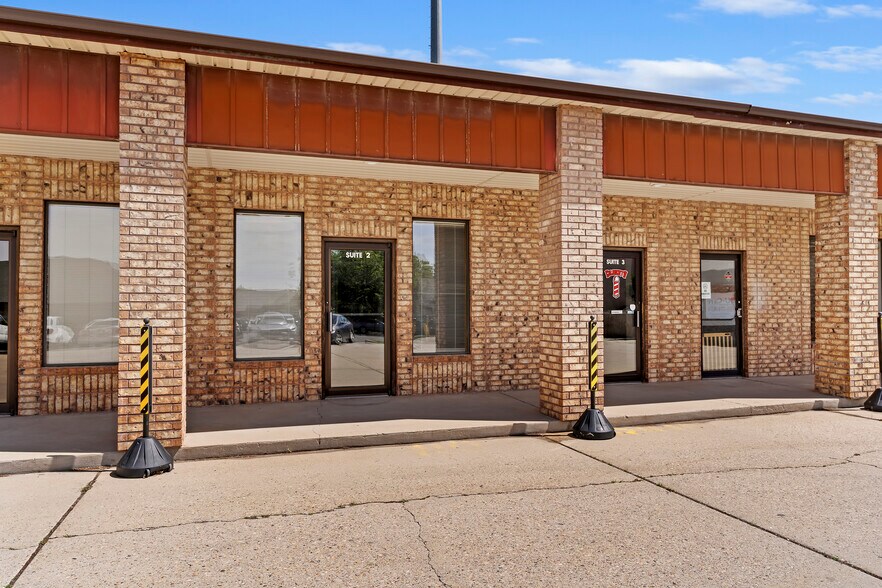 2182 N Hill Field Rd, Layton, UT à vendre - Photo de l’immeuble – Image 3 sur 32