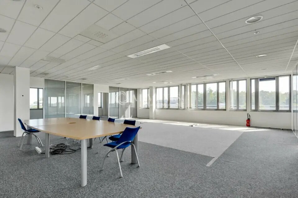 Bureau dans Roissy-en-France à louer Photo de l’immeuble– Image 1 sur 9