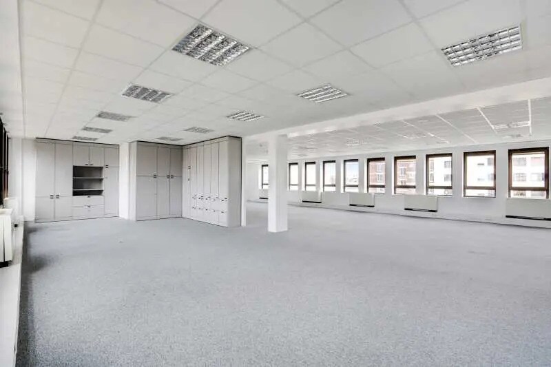 Bureau dans Clichy à louer - Photo de l’immeuble – Image 3 sur 9