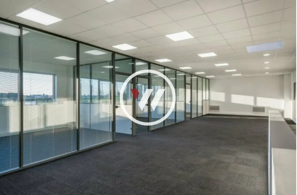 Local d'activités dans Persan à vendre Photo intérieure– Image 1 sur 8