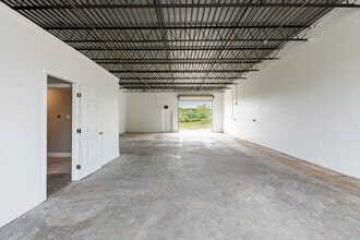 12950 58th St N, Clearwater, FL à louer Photo intérieure– Image 2 sur 7