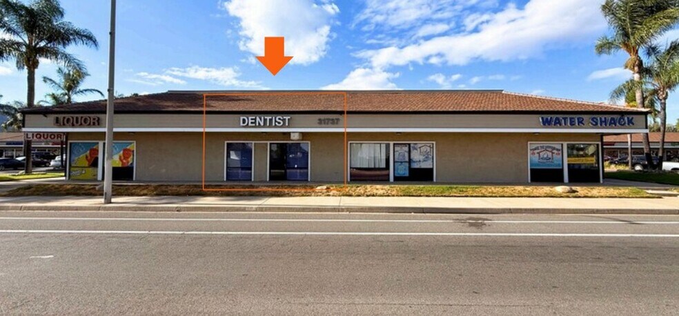 31733-31739 Riverside Dr, Lake Elsinore, CA à louer - Photo de l’immeuble – Image 1 sur 3