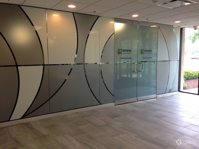 500 Stephenson Hwy, Troy, MI à louer - Photo intérieure – Image 2 sur 10