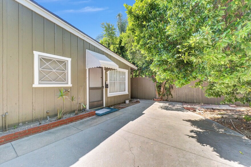 263 S 3rd Ave, Upland, CA à vendre - Photo de l’immeuble – Image 2 sur 11