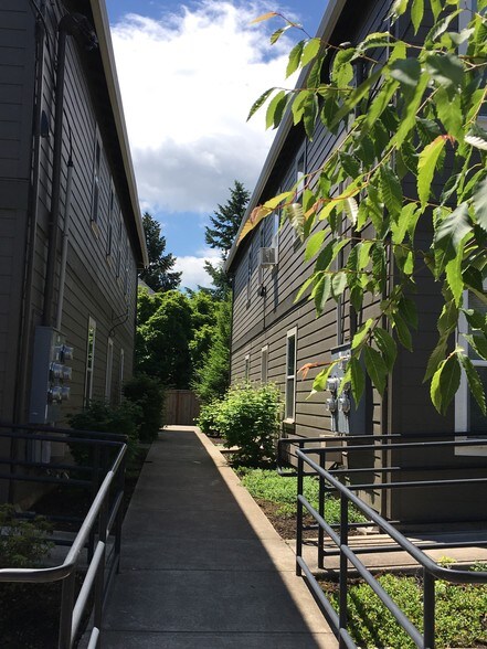 8320 N Princeton St, Portland, OR à vendre - Photo de l’immeuble – Image 3 sur 11