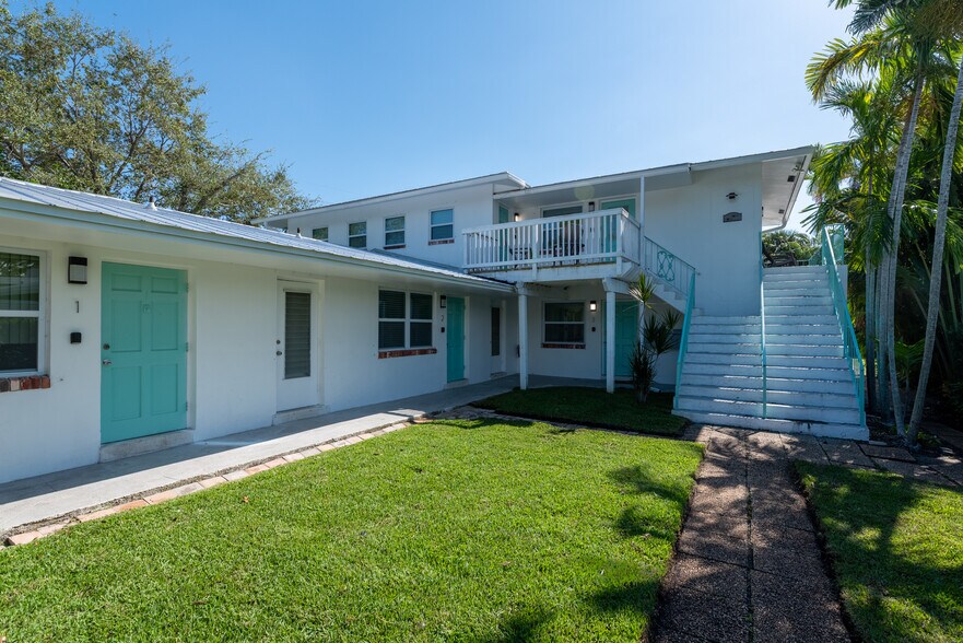 820 NE 21st Dr, Wilton Manors, FL à vendre - Photo de l’immeuble – Image 2 sur 54