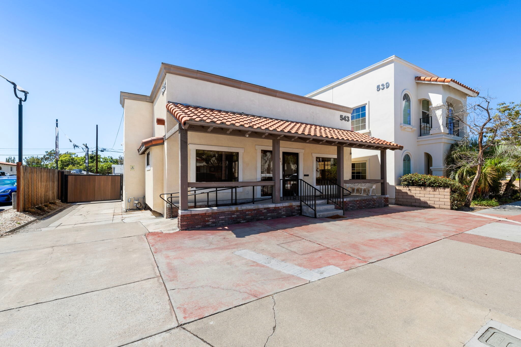 543 S Brea Blvd, Brea, CA à louer Photo de l’immeuble– Image 1 sur 18