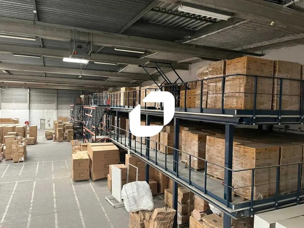 Industriel/Logistique dans Épône à louer Photo de l’immeuble– Image 1 sur 6