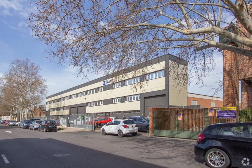 Industriel/Logistique dans San Fernando de Henares, Madrid à louer - Photo de l’immeuble – Image 2 sur 11