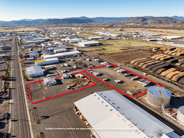 1405 Antelope Rd, White City, OR à vendre - Photo de l’immeuble – Image 2 sur 32