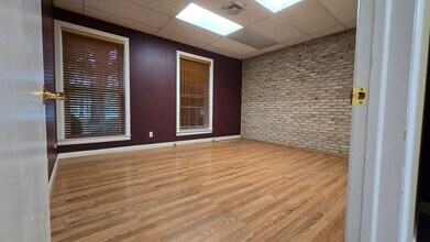 330 Milltown Rd, East Brunswick, NJ à louer Photo intérieure– Image 1 sur 5