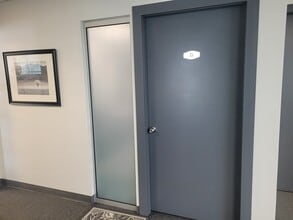 1715 Dickson Av, Kelowna, BC à louer Photo intérieure– Image 1 sur 2