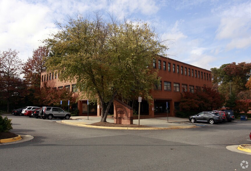 6035 Burke Centre Pky, Burke, VA à louer - Photo principale – Image 1 sur 31