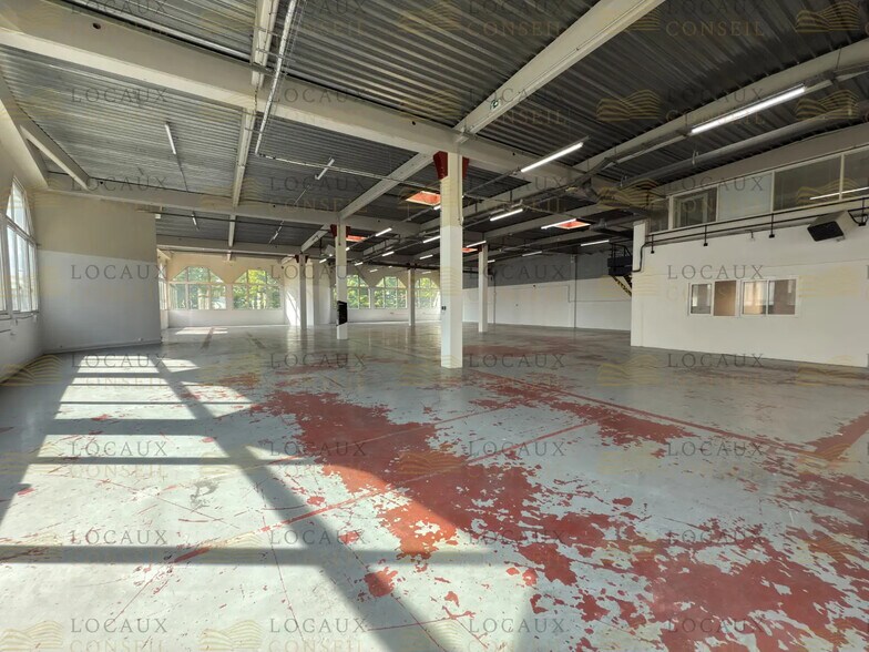 Local d’activités dans Aubervilliers à louer - Photo de l’immeuble – Image 3 sur 11