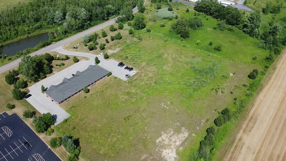 240 Lucius Gordon Dr, West Henrietta, NY à vendre - Vidéo sur l’annonce professionnelle – Image 2 sur 10
