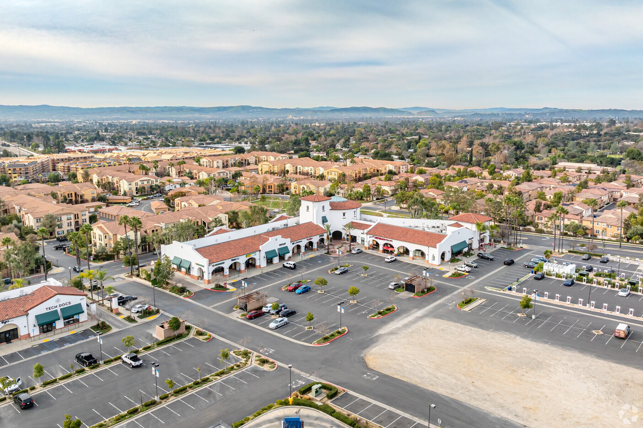 2440 W Arrow Rt, Upland, CA à louer Aérien– Image 1 sur 6
