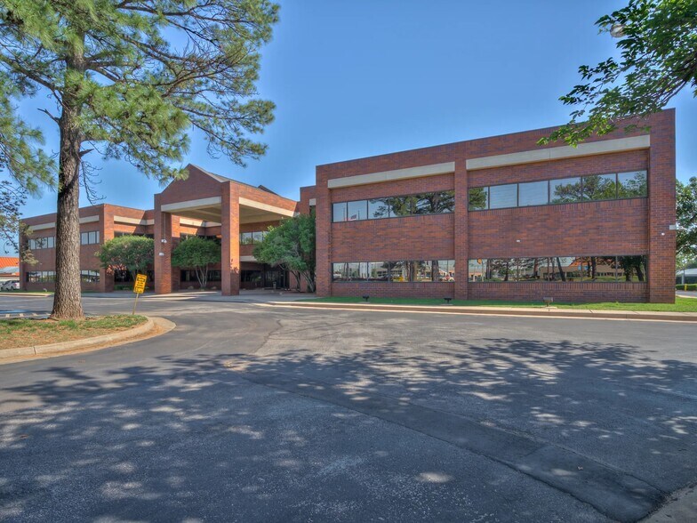 7301 NW Expressway, Oklahoma City, OK à louer - Photo de l’immeuble – Image 2 sur 24