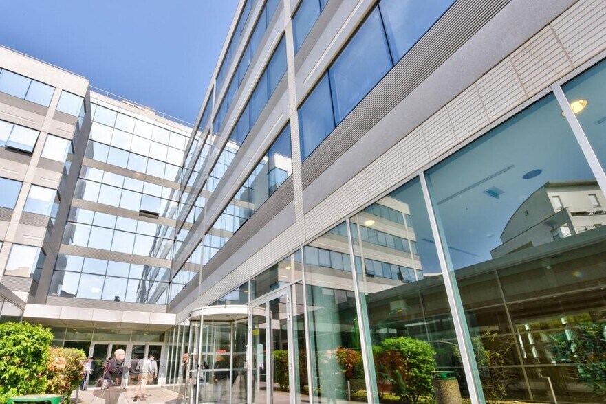 1 Avenue De Westphalie, Montigny-le-Bretonneux à louer - Photo de l’immeuble – Image 1 sur 7