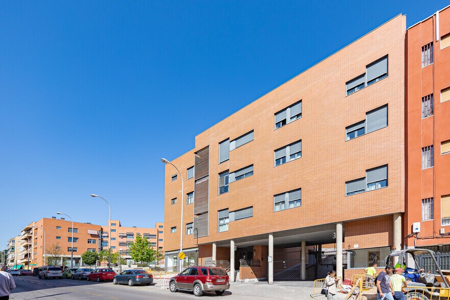 Calle de Joaquín Turina, Madrid, Madrid à vendre - Photo de l’immeuble – Image 2 sur 4
