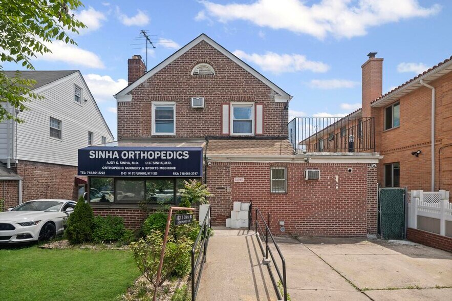 5723 141st St, Flushing, NY à vendre - Photo principale – Image 1 sur 27
