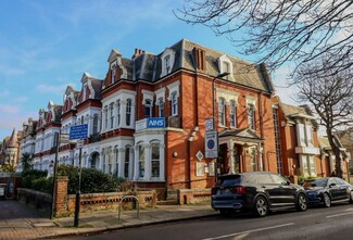 Plus de détails pour 337 Uxbridge Rd, Londres - Bureau/Médical à louer