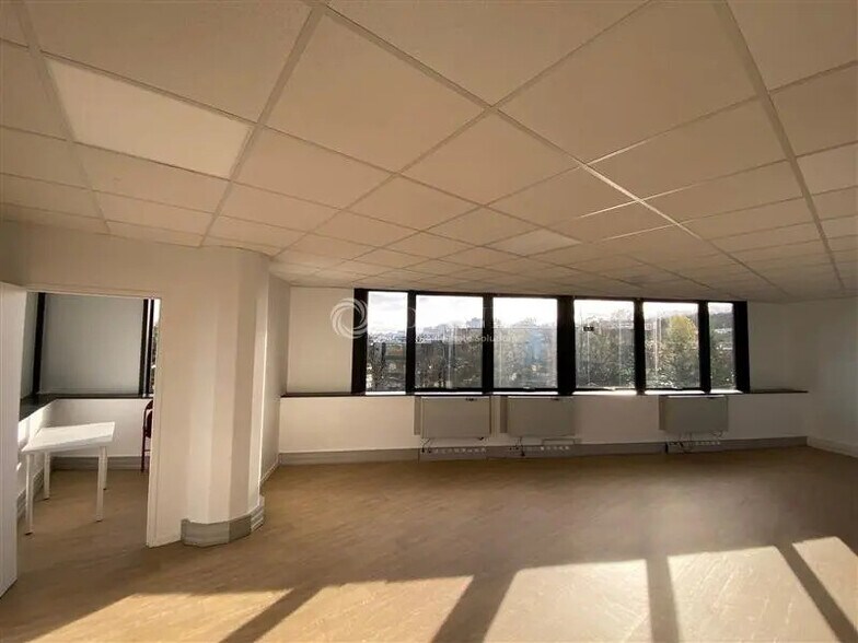 Bureau dans Rosny-sous-Bois à louer - Photo de l’immeuble – Image 2 sur 6