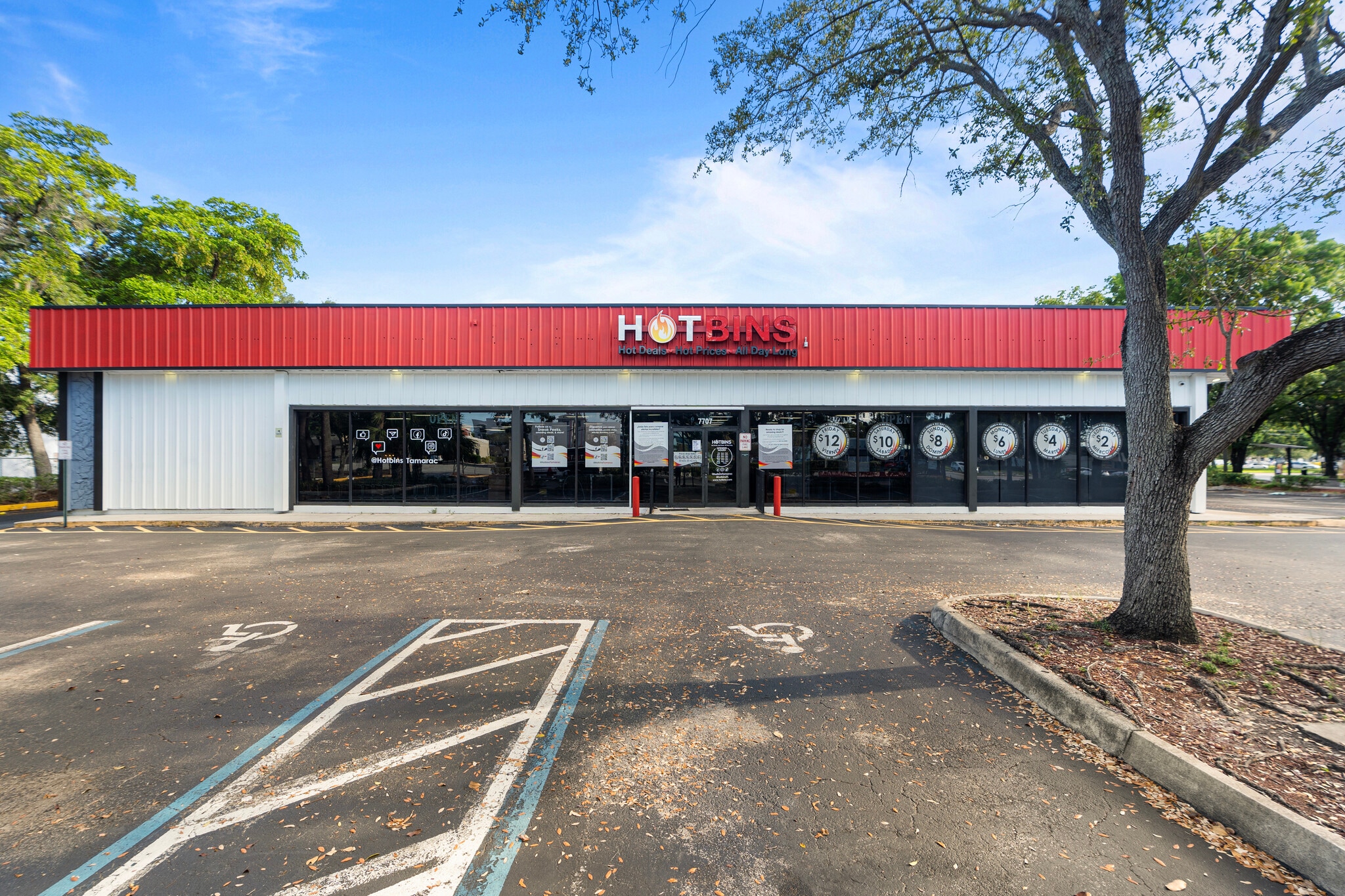 7707 W Commercial Blvd, Tamarac, FL à louer Photo de l’immeuble– Image 1 sur 16