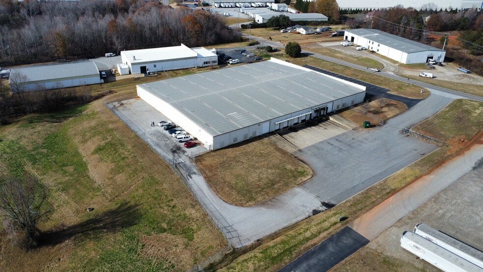 925 Berry Shoals Rd, Duncan, SC à louer - Photo principale – Image 1 sur 3
