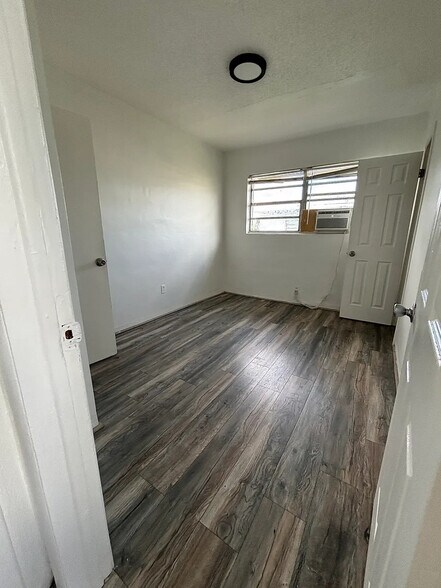 3740 & 3744 West Hallandale Beach Blvd. portefeuille de 2 biens à vendre sur LoopNet.fr - Photo de l’immeuble – Image 3 sur 7