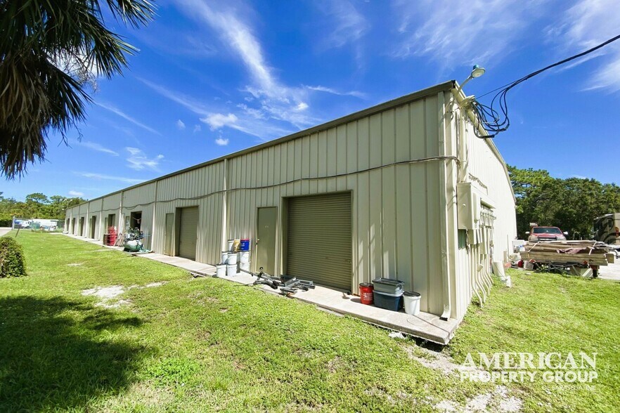 976 S River Rd, Englewood, FL à louer - Photo de l’immeuble – Image 2 sur 9
