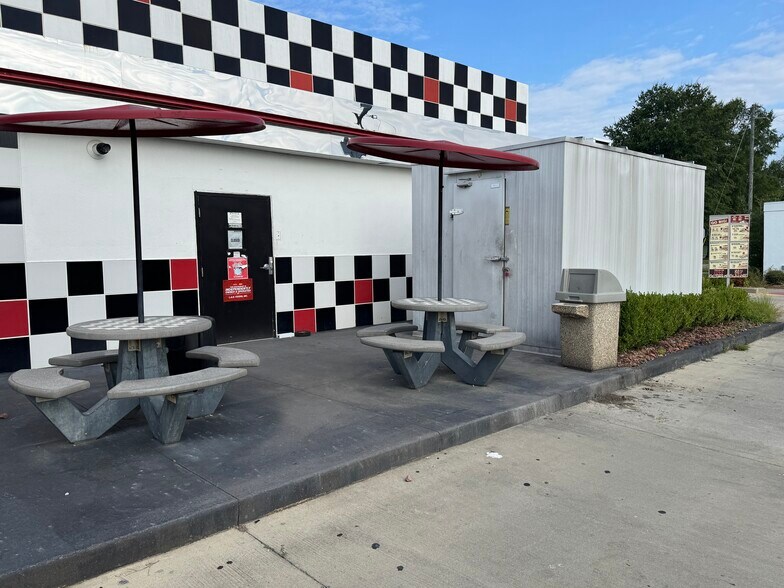 5620 Mcfarland Blvd, Northport, AL à louer - Photo de l’immeuble – Image 3 sur 7