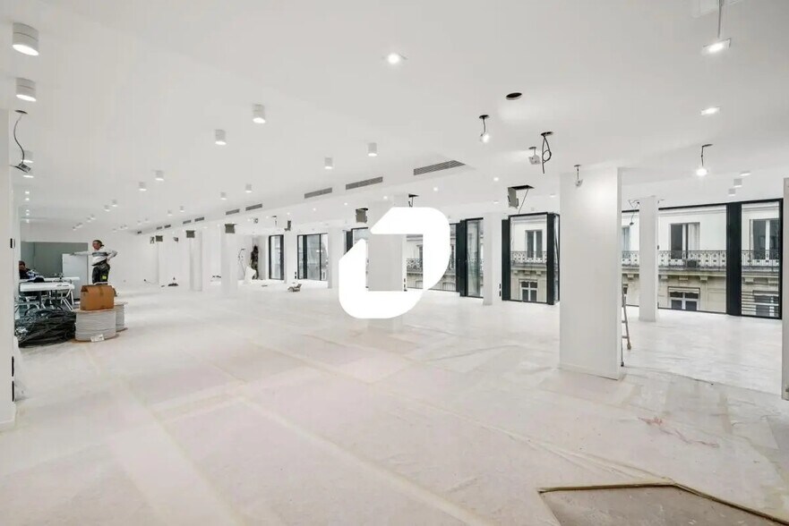 47 Rue De Ponthieu, Paris à louer - Photo de l’immeuble – Image 3 sur 11