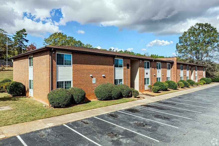 1 Lakeside Rd, Greenville, SC à vendre - Photo principale – Image 1 sur 53