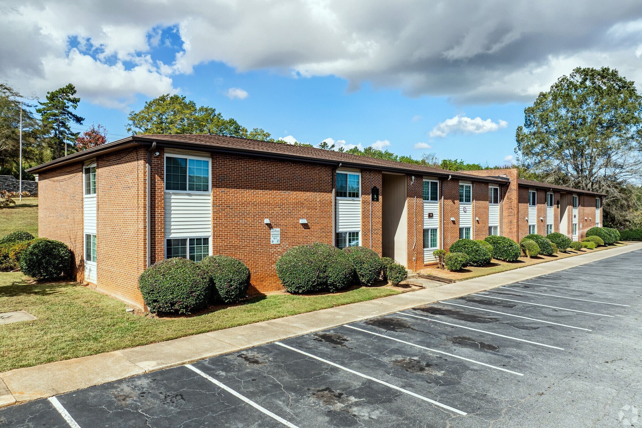 1 Lakeside Rd, Greenville, SC à vendre Photo principale– Image 1 sur 54