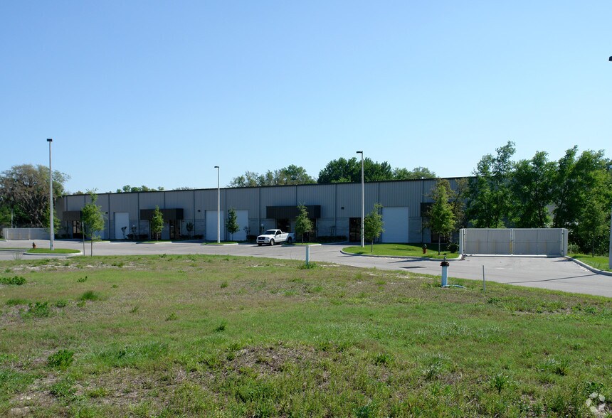 6541 N Orange Blossom Trl, Orlando, FL à louer - Photo de l’immeuble – Image 3 sur 16