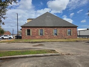 115 Abner Jackson Pky, Lake Jackson, TX à louer Photo de l’immeuble– Image 1 sur 15