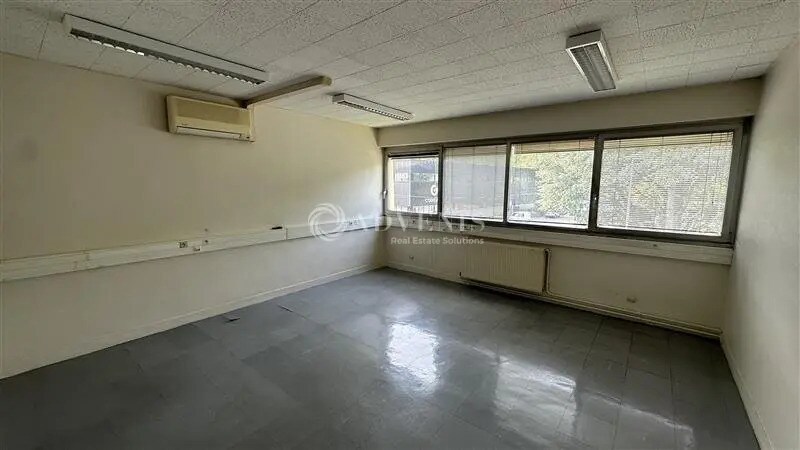 Bureau dans Neuilly-sur-Marne à louer - Photo de l’immeuble – Image 2 sur 7