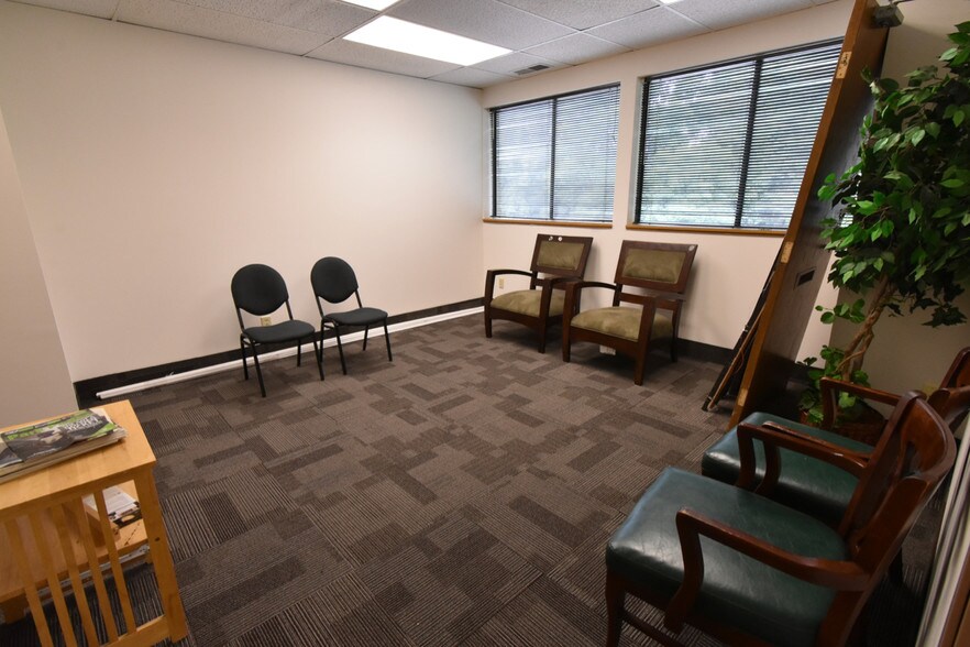 7710-7714 Brooklyn Blvd, Minneapolis, MN à louer - Hall d’entrée – Image 3 sur 8