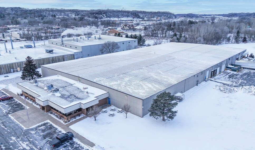 1195 Benson St, River Falls, WI à vendre Photo principale– Image 1 sur 2