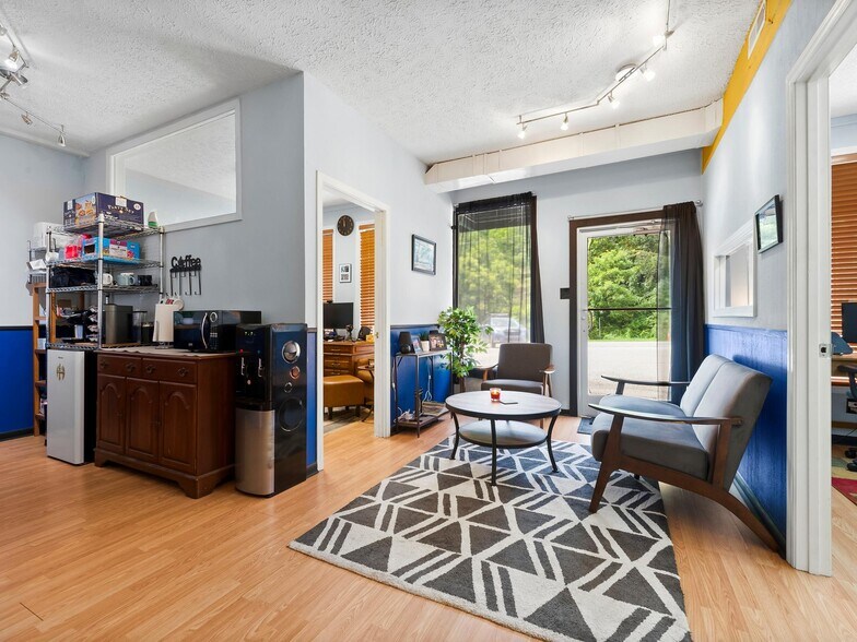 745 Carl Eller Rd, Mars Hill, NC à louer - Photo de l’immeuble – Image 3 sur 30