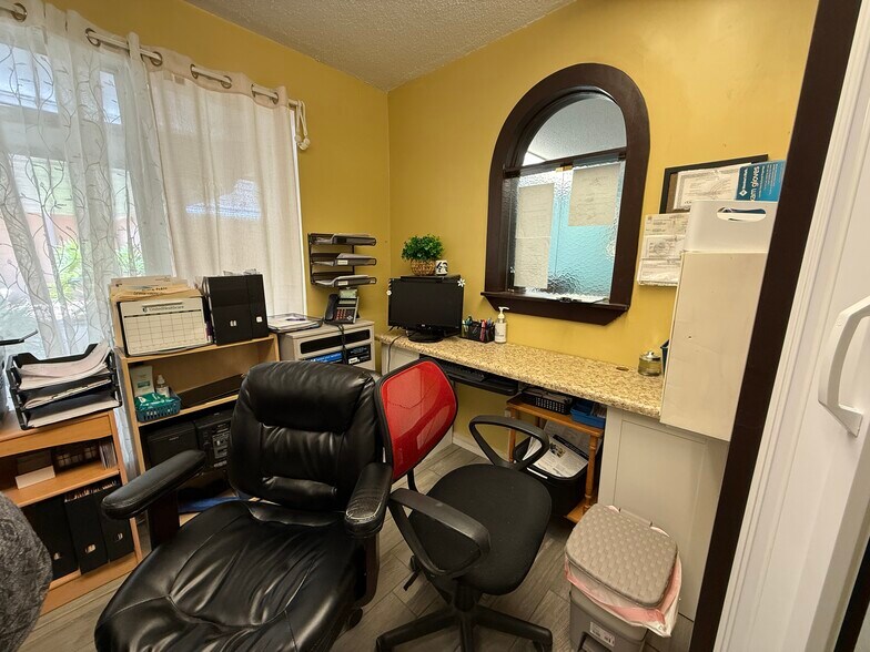 500 Memorial Cir, Ormond Beach, FL à vendre - Photo intérieure – Image 3 sur 18
