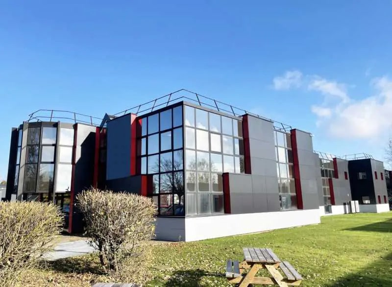 Bureau dans Mont-Saint-Aignan à louer - Photo de l’immeuble – Image 1 sur 6
