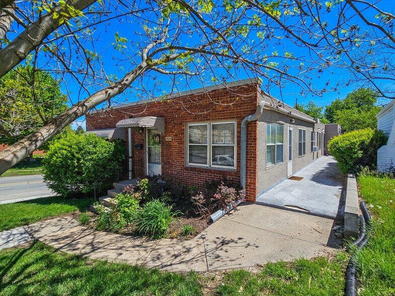 6605 Maple St, Omaha, NE à louer - Photo de l’immeuble – Image 2 sur 12