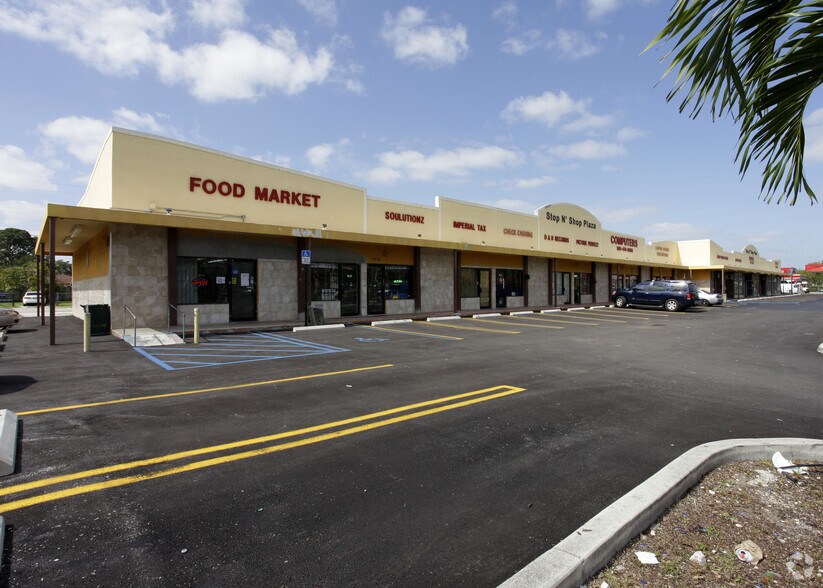 4078-4116 NW 167th St, Opa Locka, FL à louer - Photo de l’immeuble – Image 3 sur 8