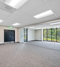 16200-16220 Carmenita Rd, Cerritos, CA à louer Photo intérieure– Image 1 sur 4