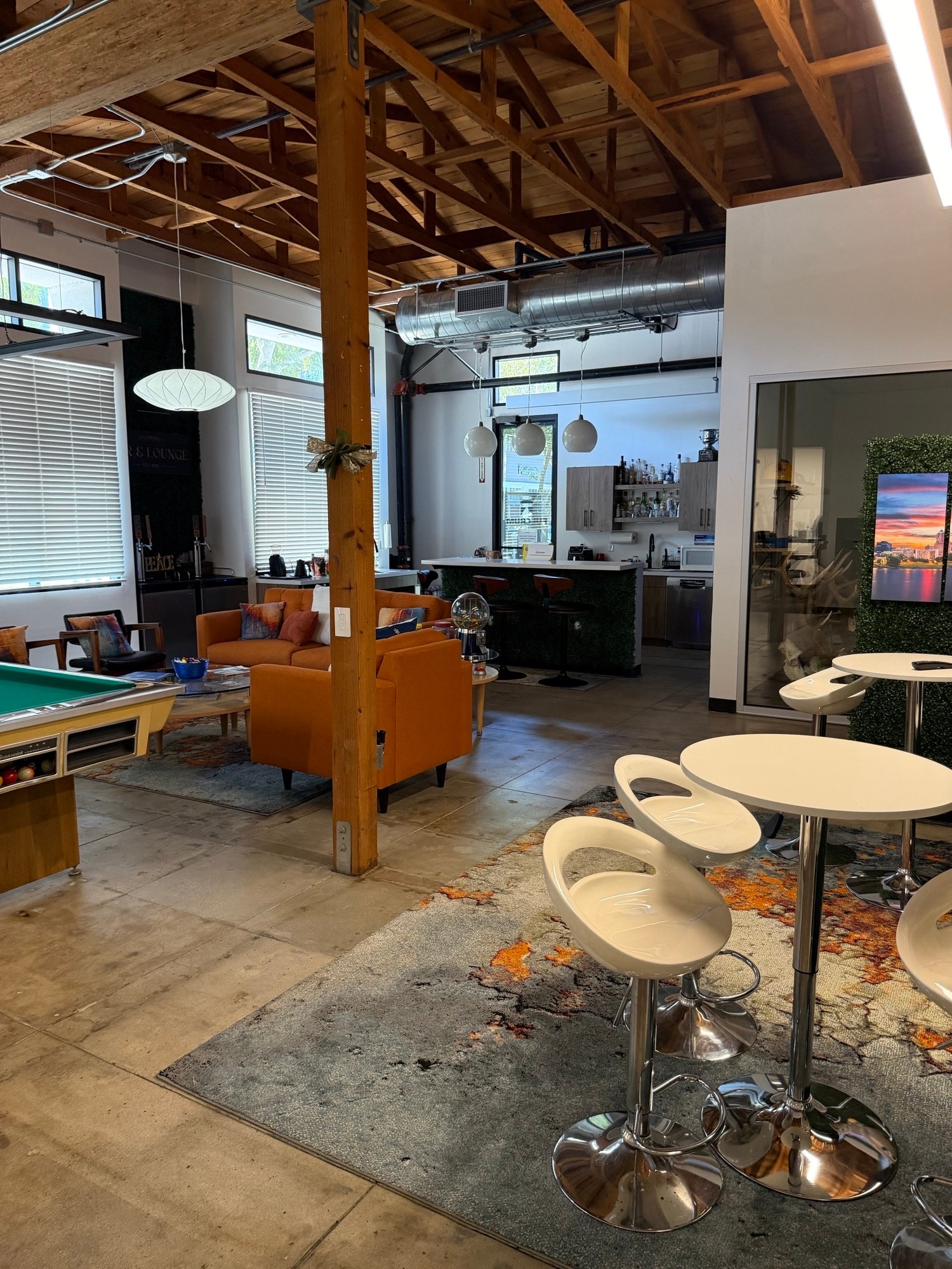 435-441 E 4th St, Long Beach, CA à louer Photo intérieure– Image 1 sur 7