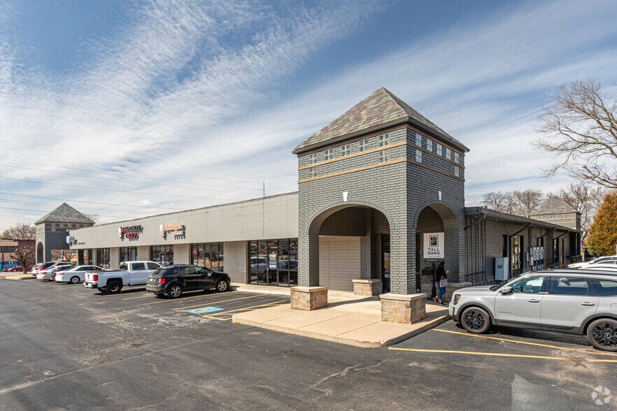 813 W Central Ave, Bentonville, AR à louer - Photo de l’immeuble – Image 3 sur 5