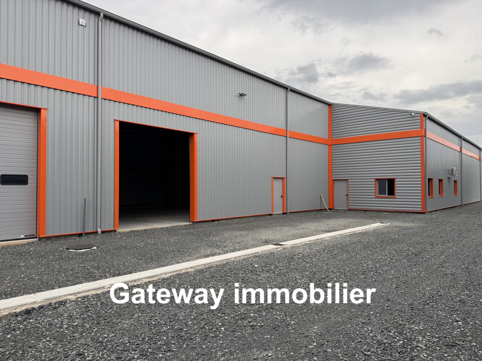 Industriel/Logistique dans Creuzier-le-Neuf à louer Photo de l’immeuble– Image 1 sur 9