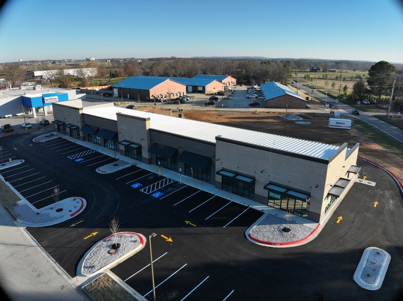 184 South Maestri Road, Tontitown, AR à louer – Image 2 sur 15